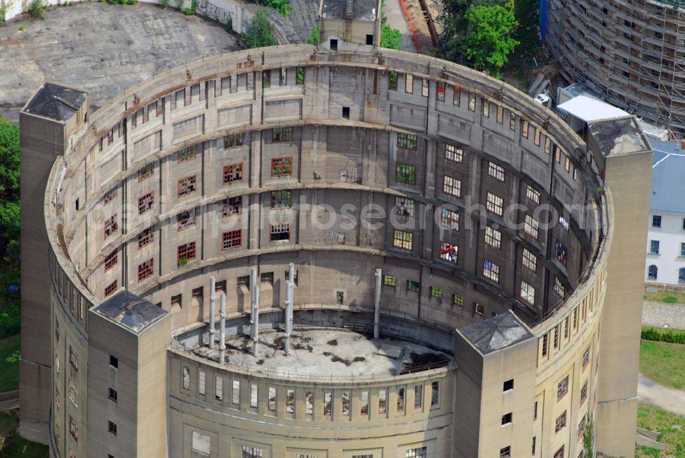 Dresden from the bird's eye view: Gasometer high storage tank on street Gasanstaltstrasse in the district Seidnitz in Dresden in the state Saxony, Germany