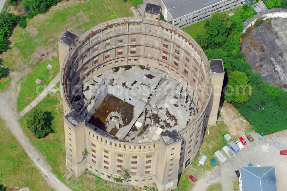 Dresden from the bird's eye view: Gasometer high storage tank on street Gasanstaltstrasse in the district Seidnitz in Dresden in the state Saxony, Germany