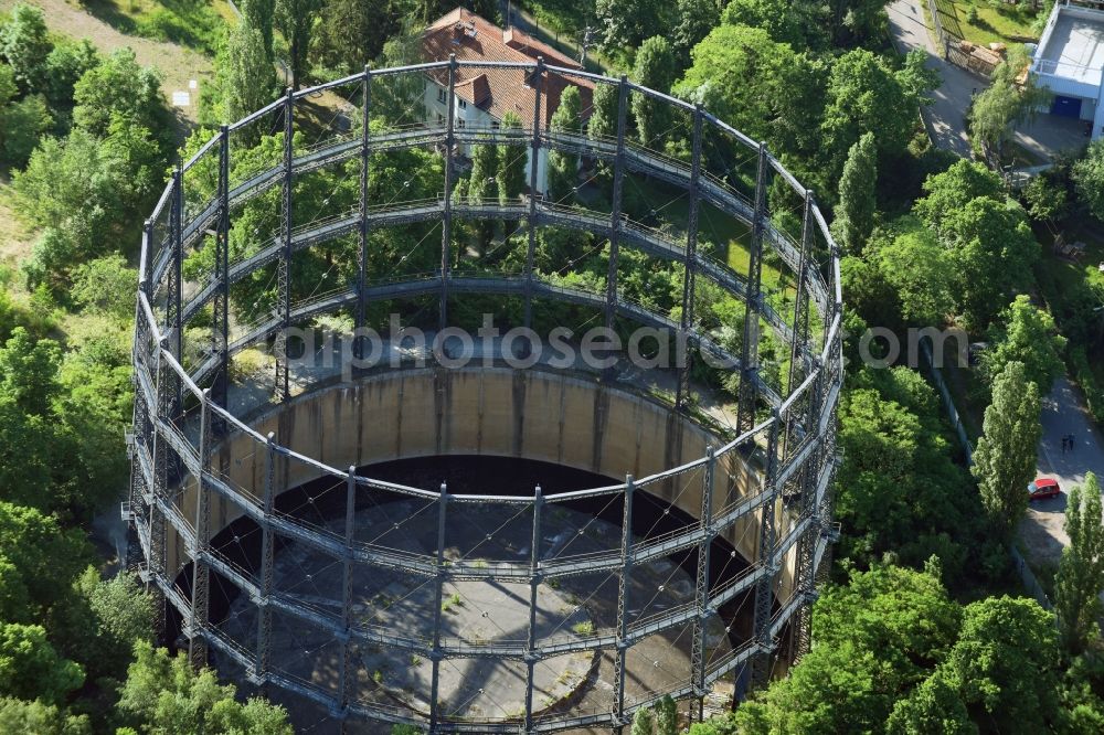 Aerial photograph Berlin - Gasometer high storage tank on Lankwitzer Strasse in the district Bezirk Tempelhof-Schoeneberg in Berlin, Germany