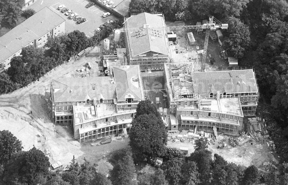 Aerial image Berlin - Wilmersdorf - Gasthaus- und Hotelneubau am Hundekehlesee im Grunewald in Berlin-Wilmersdorf.