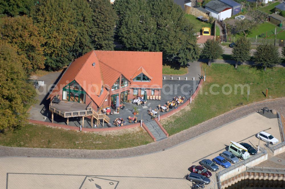 Aerial photograph Wittenberge - Blick auf die Gaststätte zum Fährmann an der Elbstrasse 65 9322 Wittenberge am Elbufer.