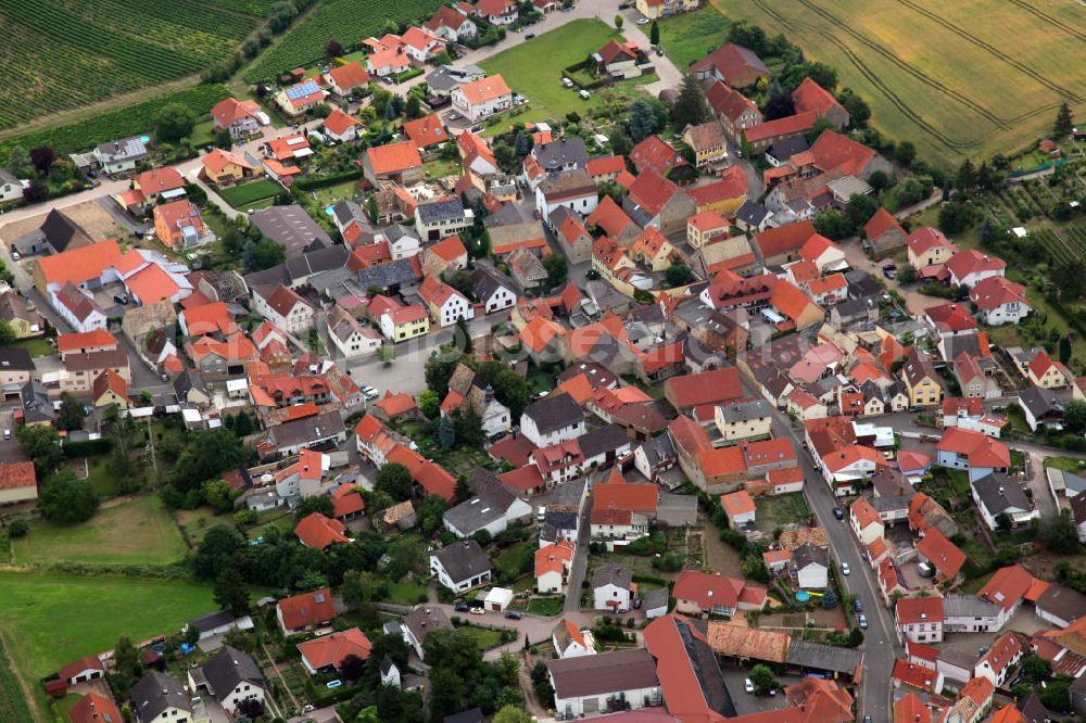 Gau-Heppenheim from the bird's eye view: Blick auf die Ortsgemeinde Gau-Heppenheim im Landkreis Alzey-Worms in Rheinland-Pfalz. Sie gehört der Verbandsgemeinde Alzey-Land an. View to the congregation Gau-Heppenheim in the administrative district Alzey-Worms of Rhineland-Palatinate.