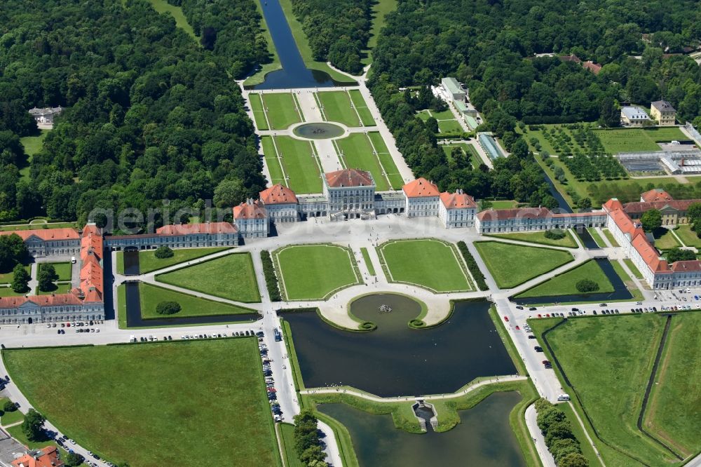 München from the bird's eye view: Building and Castle Park ...