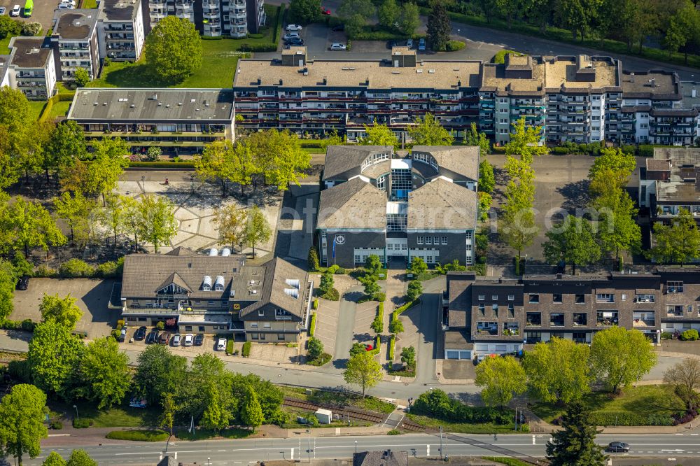 Aerial photograph Olsberg - town Hall building of the city administration on Bigger Platz in Olsberg at Sauerland in the state North Rhine-Westphalia, Germany