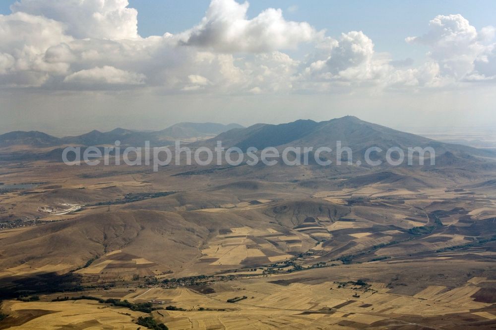 Serflikochisar from above - View of a mountain landscape in the central Anatolian highlands near Serflikochisar in the province / Il Ankara in Turkey / Türkiye