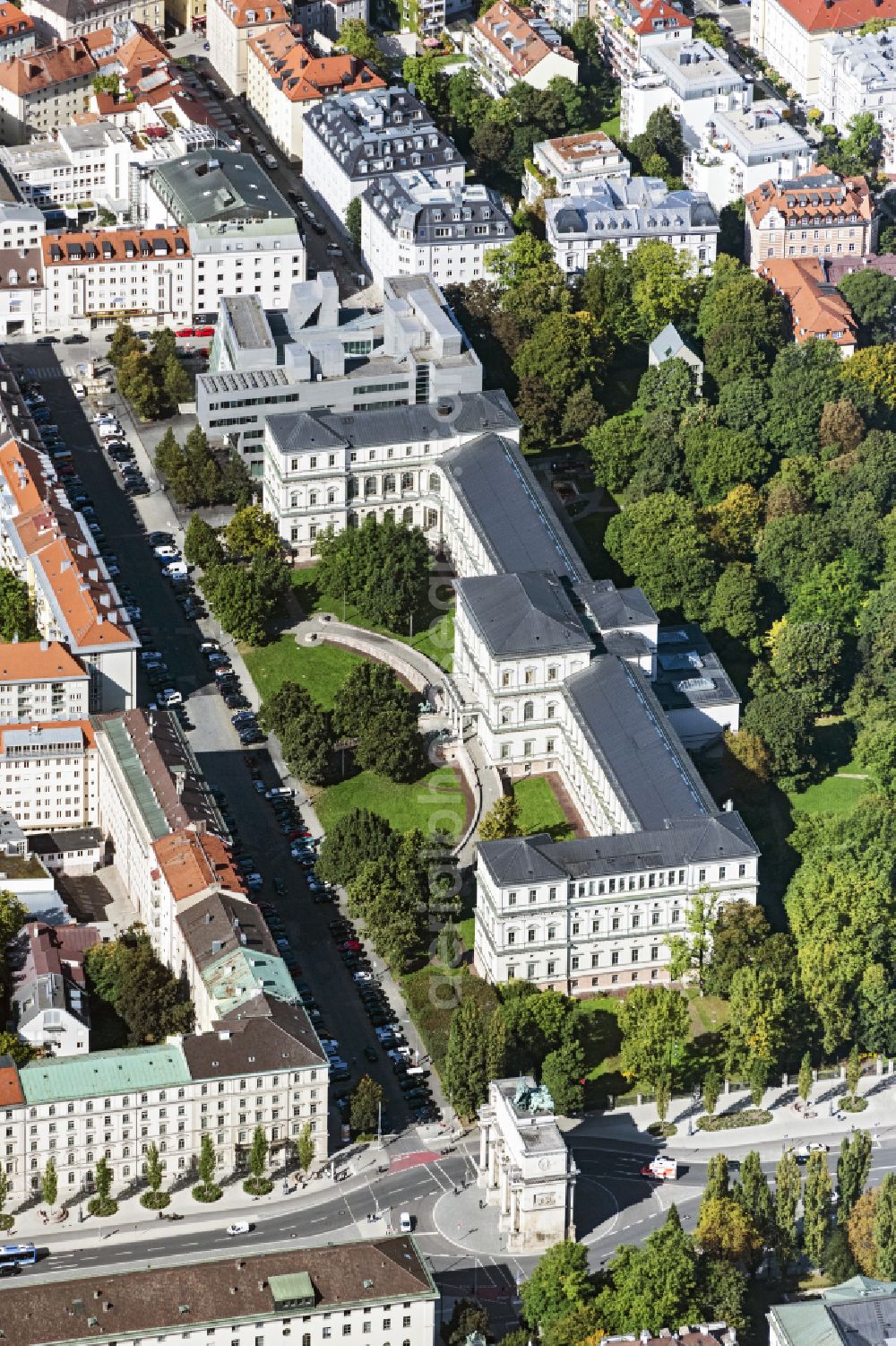 Aerial photograph München - Building complex of the university Kunstakademie in Munich in the state Bavaria