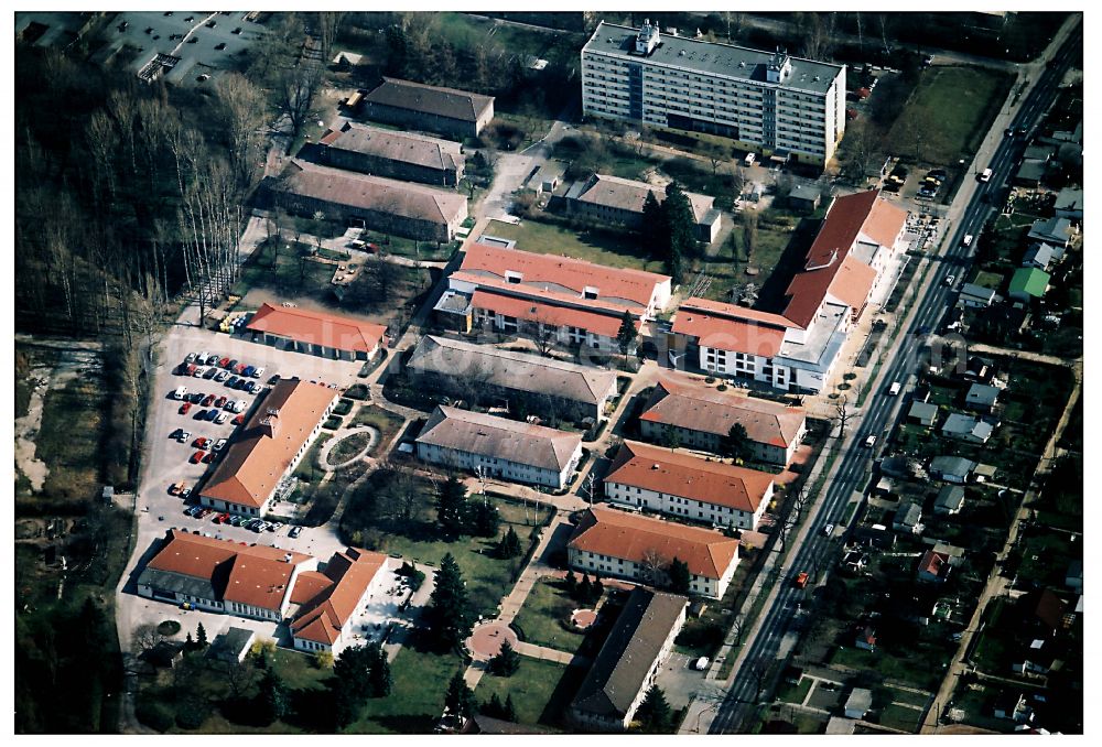 Aerial photograph Berlin - Building the retirement home Die Albert Schweitzer Stiftung - Wohnen & Betreuen on street Bahnhofstrasse in the district Blankenburg in Berlin, Germany