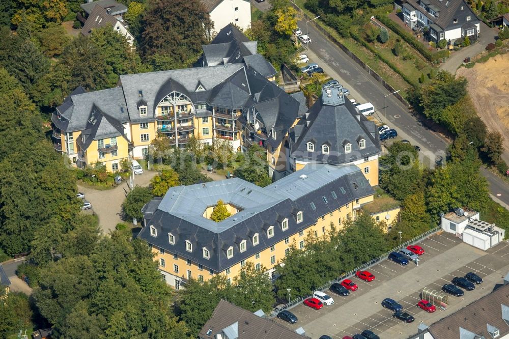 Aerial photograph Hilchenbach - Building the retirement home Alloheim Senioren-Residenz Hilchenbach on Kuerschnerweg in Hilchenbach in the state North Rhine-Westphalia, Germany