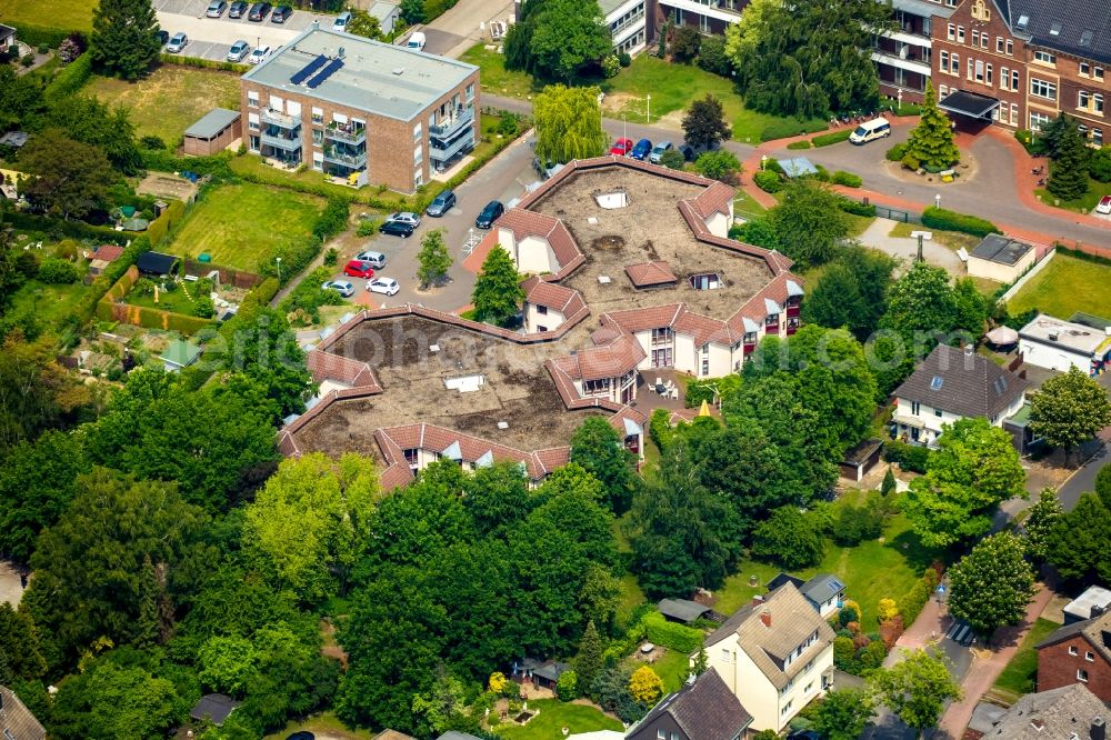 Aerial photograph Haltern am See - Building the retirement home of Altenwohnhaus St. Sixtus on Gartenstrasse in Haltern am See in the state North Rhine-Westphalia, Germany