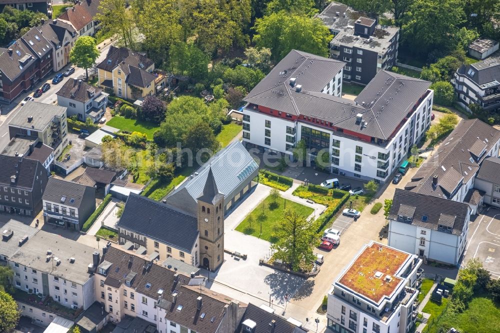 Aerial image Heiligenhaus - Building the retirement home Diakoniezentrum Heiligenhaus on Schulstrasse in Heiligenhaus at Ruhrgebiet in the state North Rhine-Westphalia, Germany