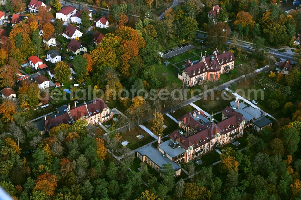 Beelitz from the bird's eye view: Buildings of the retirement home - retirement on the premises of the Sanatorium Beelitz-Heilstaetten Fichtenwalde in Beelitz in the state Brandenburg, Germany