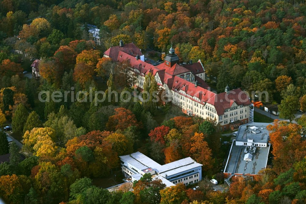 Aerial image Beelitz - Buildings of the retirement home - retirement on the premises of the Sanatorium Beelitz-Heilstaetten Fichtenwalde in Beelitz in the state Brandenburg, Germany