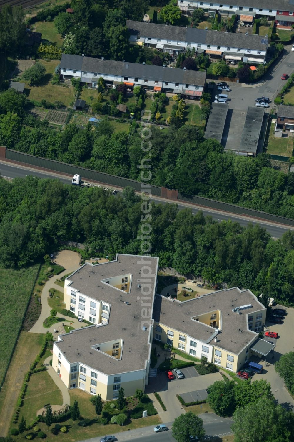 Aerial photograph Ronnenberg, Empelde - Building the retirement home Integra Seniorenpflegezentrum in Ronnenberg, Empelde in the state Lower Saxony