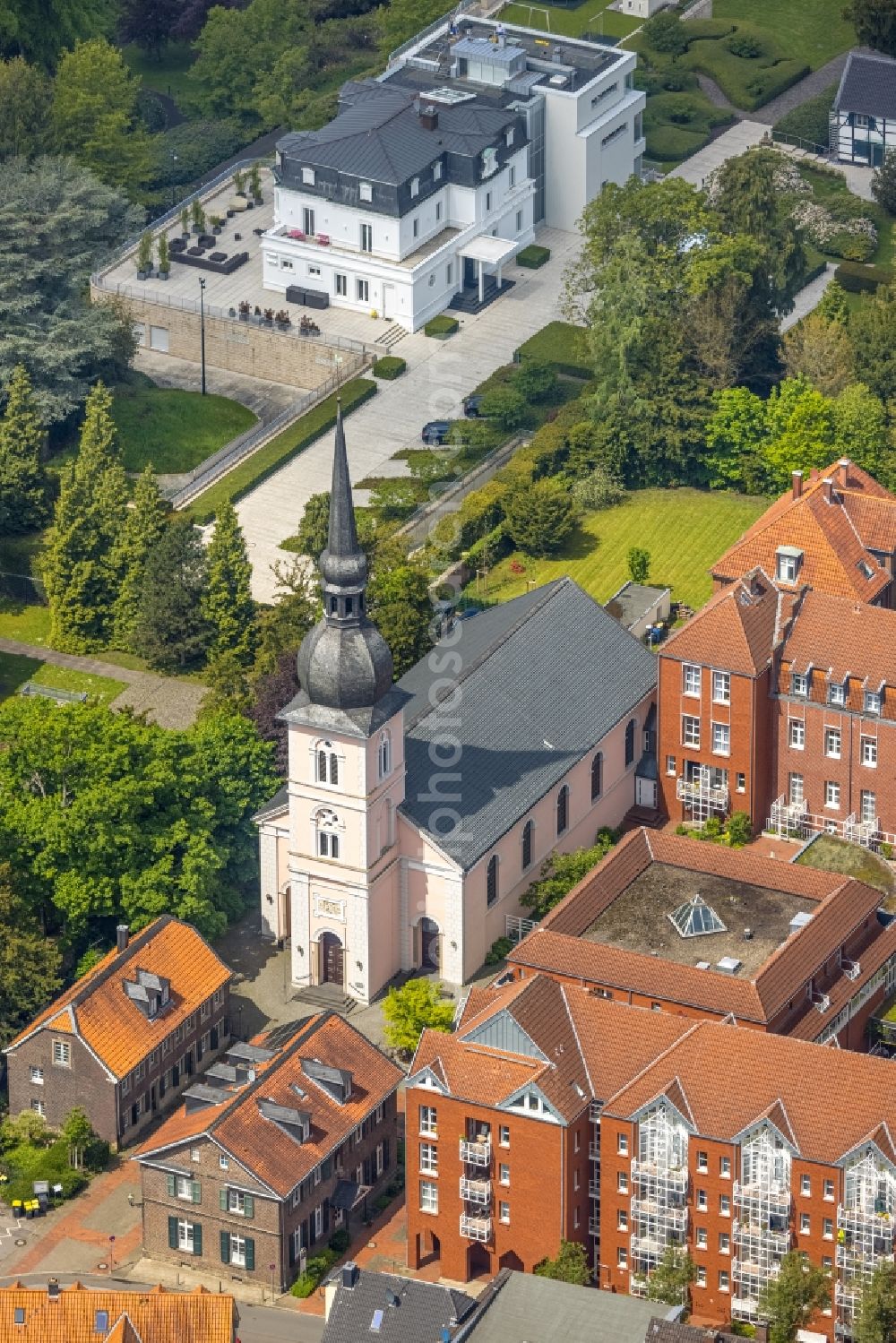 Essen from the bird's eye view: Building the retirement home St. Josefshaus Kettwig in Essen at Ruhrgebiet in the state North Rhine-Westphalia, Germany