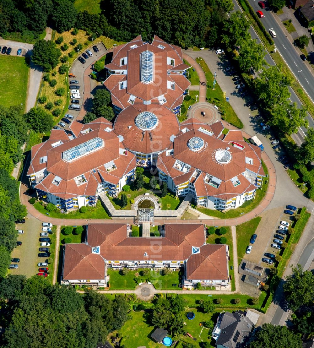 Bottrop from the bird's eye view: Building the retirement home KWA Stift Urbana in Stadtgarten at the Kirchhellener street in Bottrop in the state North Rhine-Westphalia