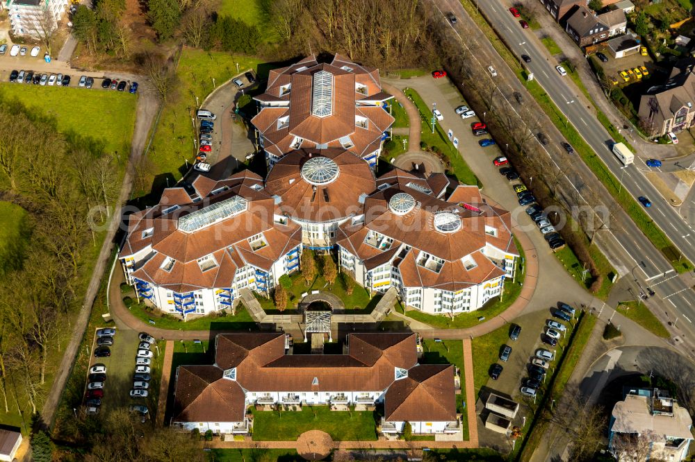 Bottrop from the bird's eye view: Building the retirement home KWA Stift Urbana in Stadtgarten at the Kirchhellener street in Bottrop in the state North Rhine-Westphalia