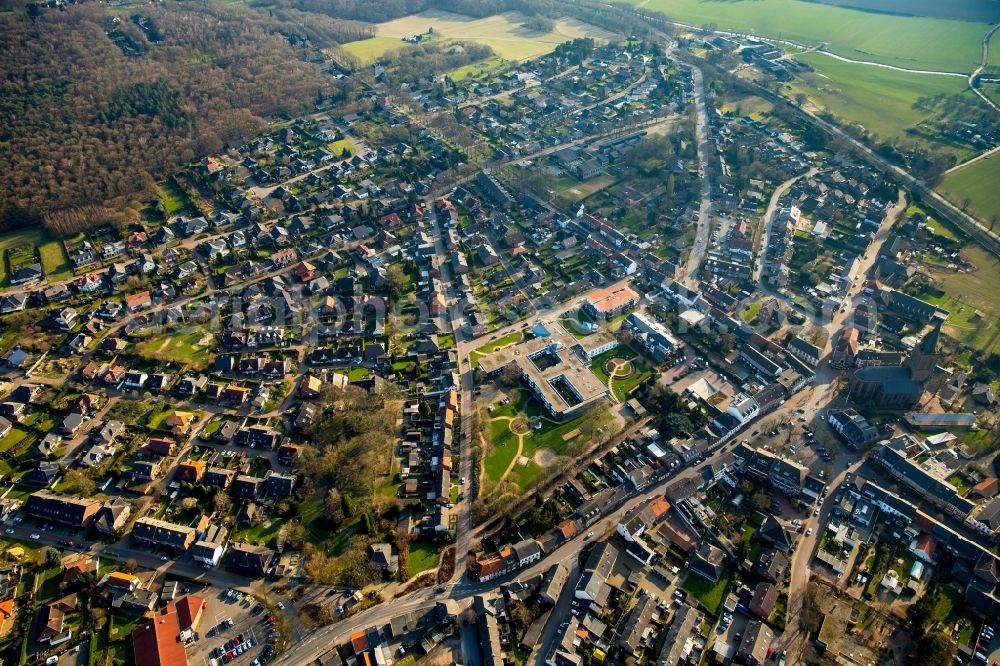 Aerial image Emmerich am Rhein - Building of the old people's home - retirement home of St. Martinus Elten pin life and housing for the elderly in Emmerich am Rhein in North Rhine-Westphalia