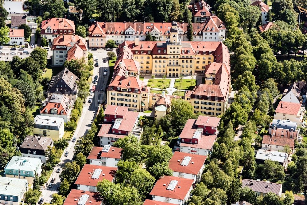 Aerial photograph München - Building the retirement home Muenchener Buergerheim, Muenchenstift in Munich in the state Bavaria, Germany