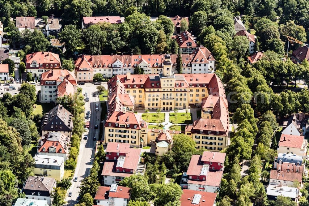 Aerial image München - Building the retirement home Muenchener Buergerheim, Muenchenstift in Munich in the state Bavaria, Germany