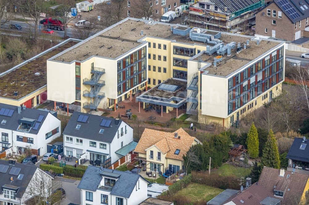 Aerial photograph Essen - Building the retirement home Paul-Hannig-Heim on Heidhauser Strasse in the district Heidhausen in Essen at Ruhrgebiet in the state North Rhine-Westphalia, Germany