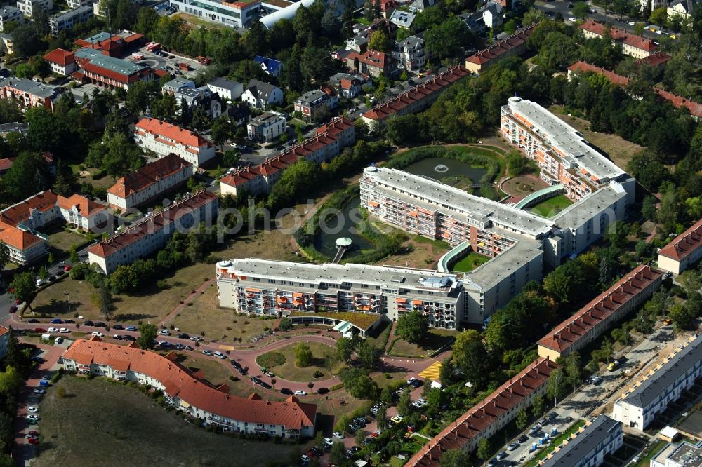 Aerial photograph Berlin - Building the retirement home of Rosenhof Ahrensburg Seniorenwohnanlage Betriebsgesellschaft mbH in Berlin in Germany