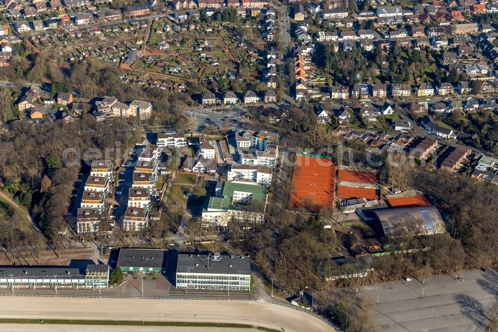 Aerial photograph Dinslaken - Building the retirement home of Seniorenzentrum Wilhelm- Lantermann-Haus on Voerder Strasse in Dinslaken in the state North Rhine-Westphalia, Germany