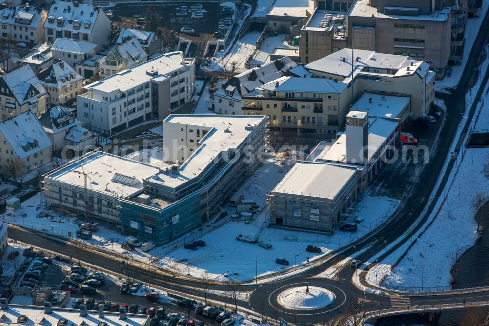 Meschede from the bird's eye view: Wintry snowy building the retirement home Siedlungs- und Baugenossenschaft Meschede eG „Rinschen Park“ in Meschede in the state North Rhine-Westphalia