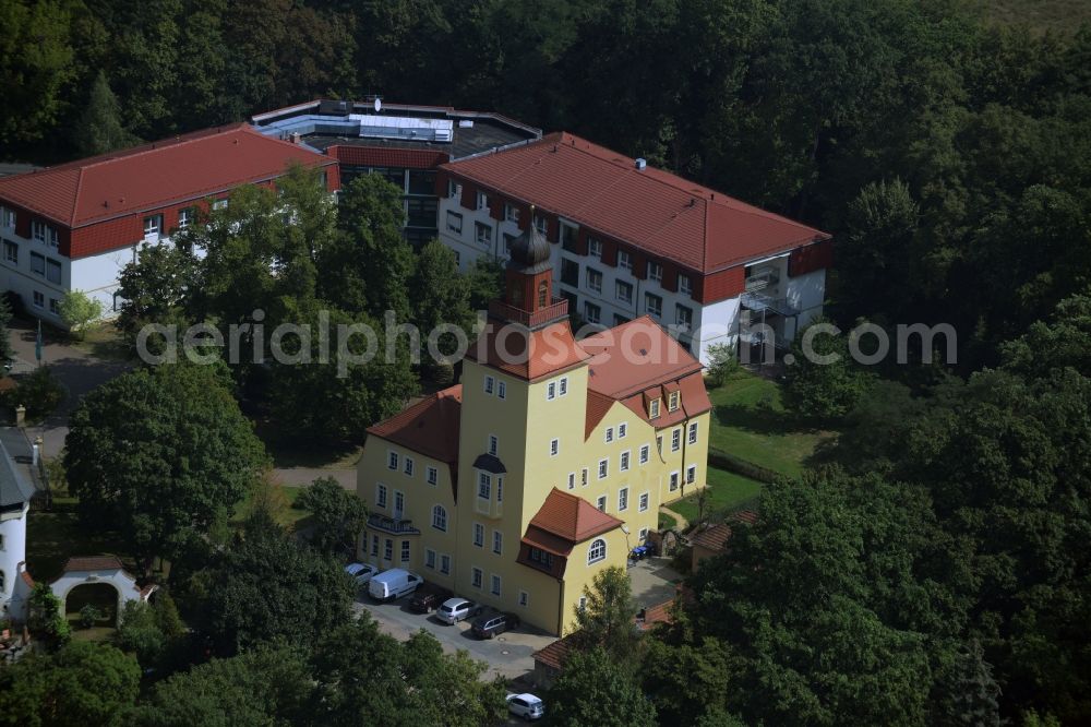 Glaubitz from the bird's eye view: Building of the retirement home Volkssolidaritaet Schlossresidenz Glaubitz GmbH in Glaubitz in the state Saxony. In this picture there is the old castle, which is the former nursing home and the new building