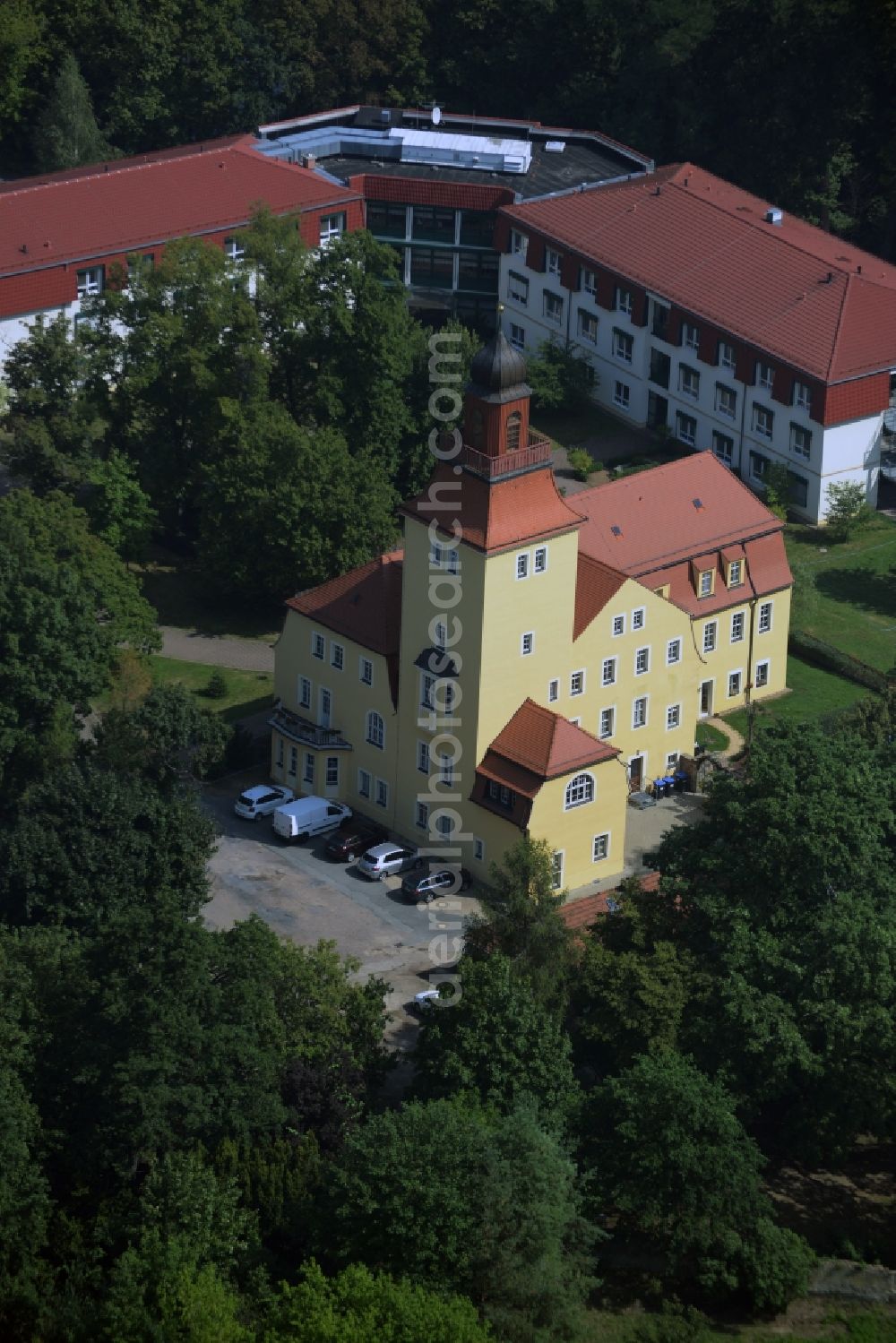 Aerial image Glaubitz - Building of the retirement home Volkssolidaritaet Schlossresidenz Glaubitz GmbH in Glaubitz in the state Saxony. In this picture there is the old castle, which is the former nursing home and the new building