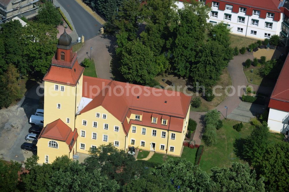 Glaubitz from the bird's eye view: Building of the retirement home Volkssolidaritaet Schlossresidenz Glaubitz GmbH in Glaubitz in the state Saxony. In this picture there is the old castle, which is the former nursing home and the new building