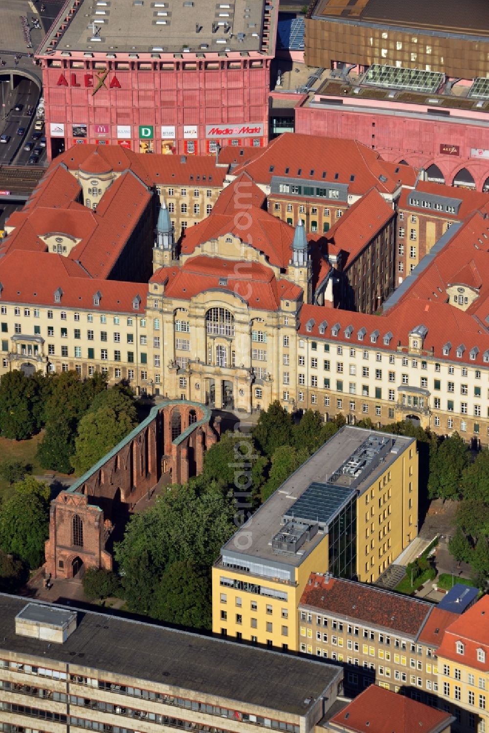 Aerial image Berlin Mitte - Local court of the district Mitte at Littenstrasse overlooking the ALEXA shopping mall in Berlin