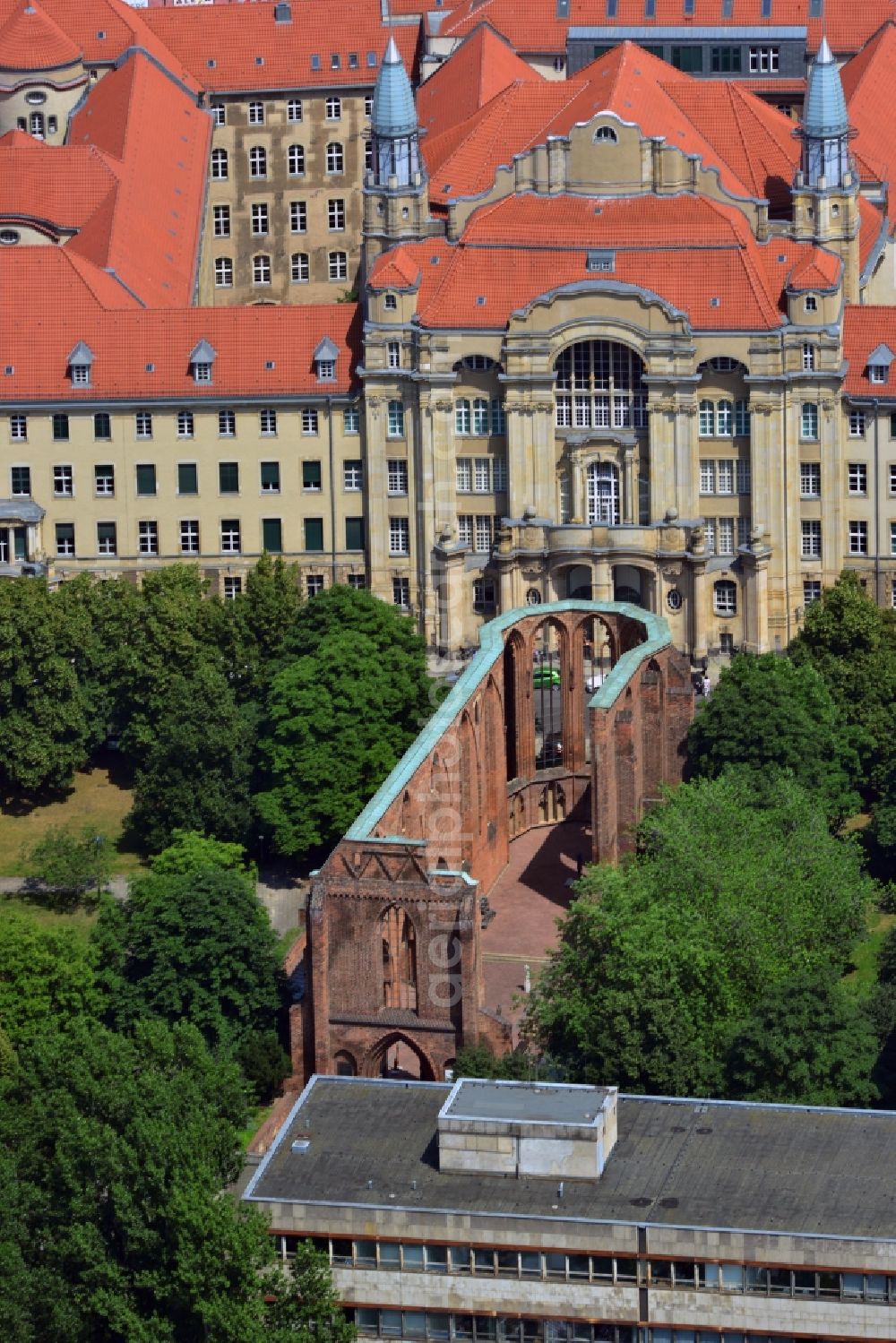 Aerial photograph Berlin Mitte - Local court of the district Mitte at Littenstrasse overlooking the ALEXA shopping mall in Berlin