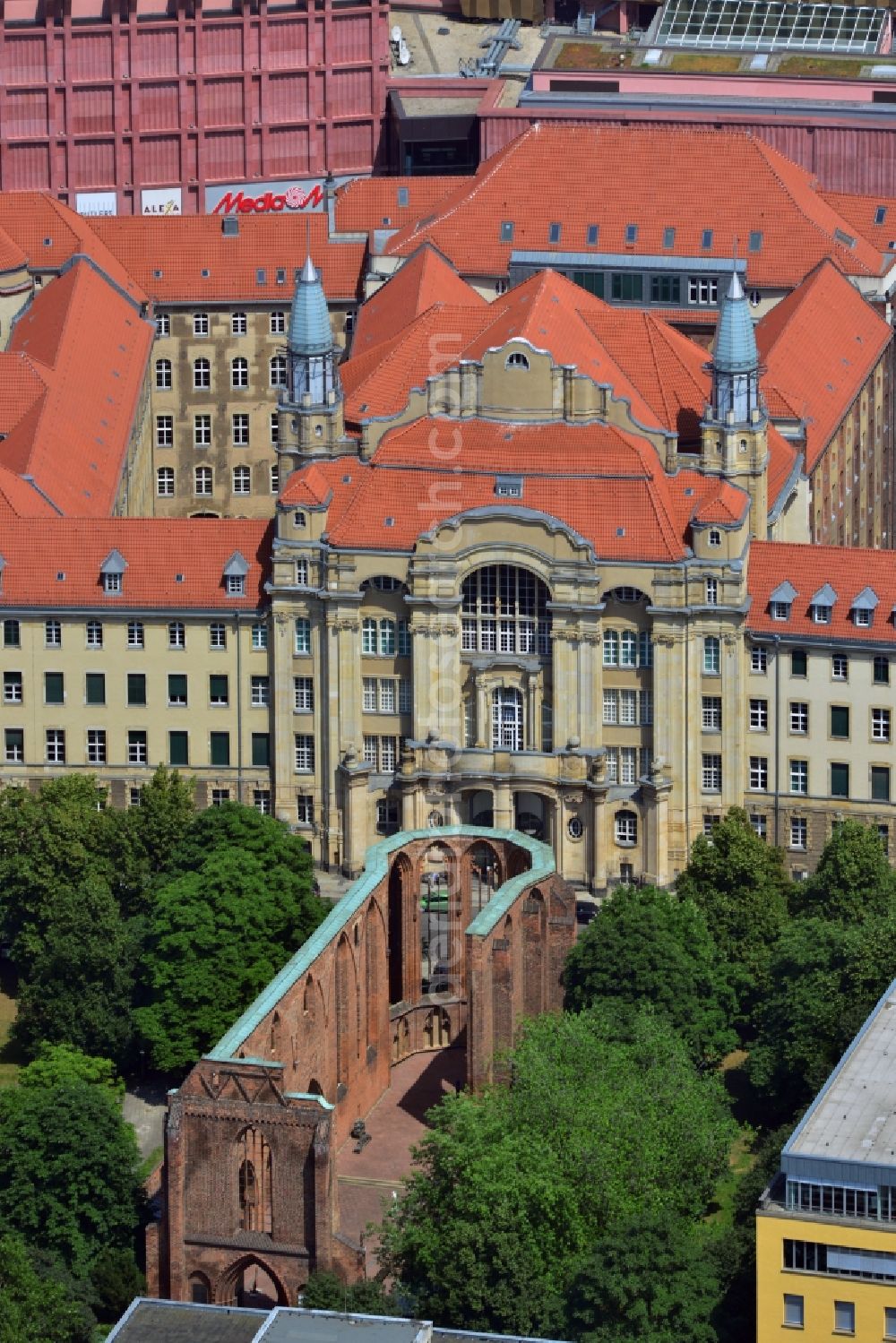 Berlin Mitte from the bird's eye view: Local court of the district Mitte at Littenstrasse overlooking the ALEXA shopping mall in Berlin