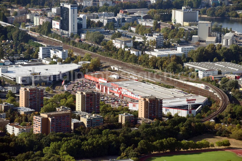 Aerial image Berlin - Building of the construction market Bauhaus Berlin-Spandau on street An den Freiheitswiesen in the district Spandau in Berlin, Germany