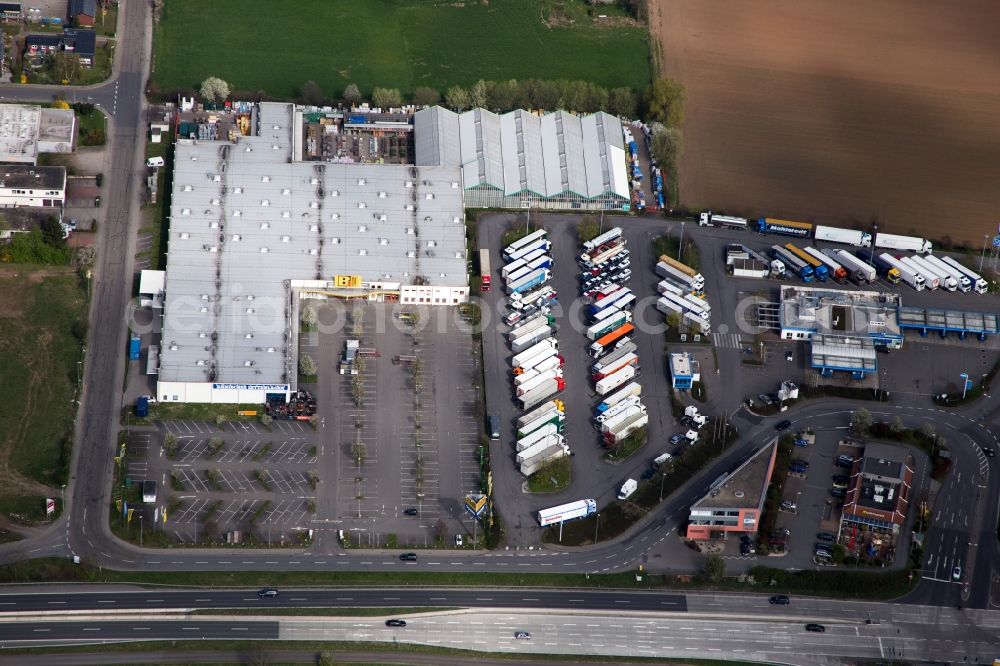 Bensheim from the bird's eye view: Building of the construction market of B1 Discount in Bensheim in the state Hesse