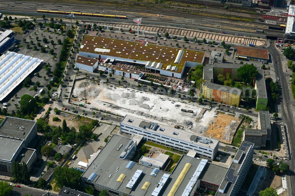 Berlin from above - Building of the construction market Hellweg on street An der Ostbahn in the district Friedrichshain in Berlin, Germany