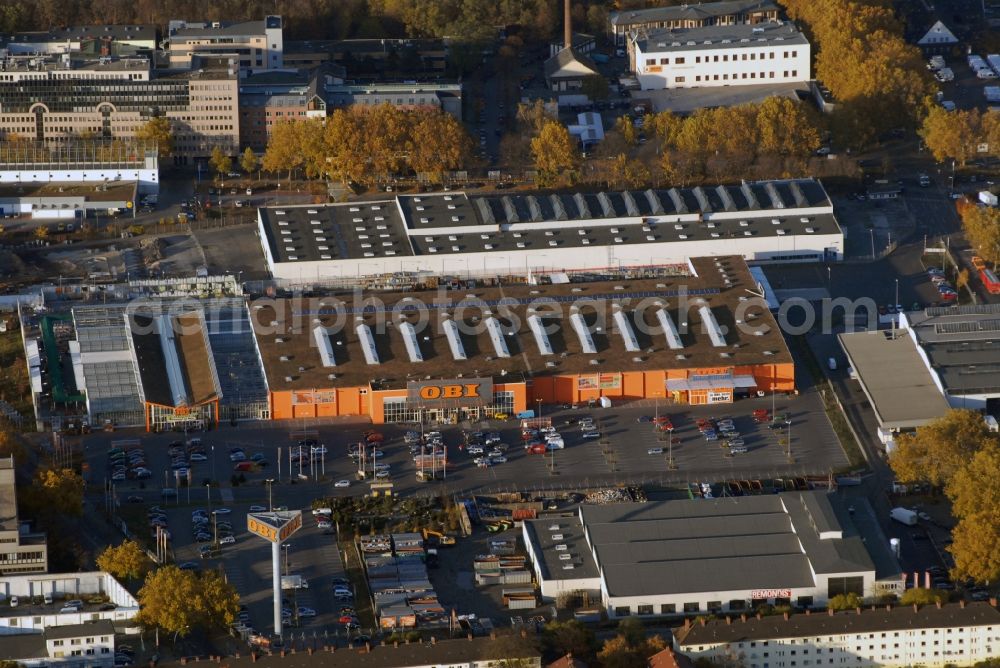 Aerial photograph Berlin - Building of the construction market OBI Baumarkt on Naumburger Strasse in the district Neukoelln in Berlin, Germany