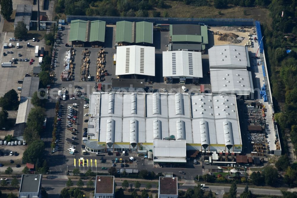 Aerial photograph Berlin - Building of the construction market of Possling GmbH & Co.KG Mahlsdorf on Landsberger Strasse destrict Mahlsdorf in Berlin