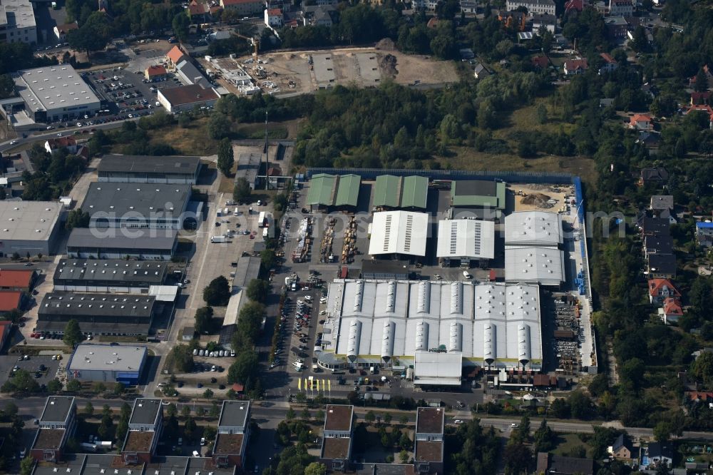 Berlin from the bird's eye view: Building of the construction market of Possling GmbH & Co.KG Mahlsdorf on Landsberger Strasse destrict Mahlsdorf in Berlin