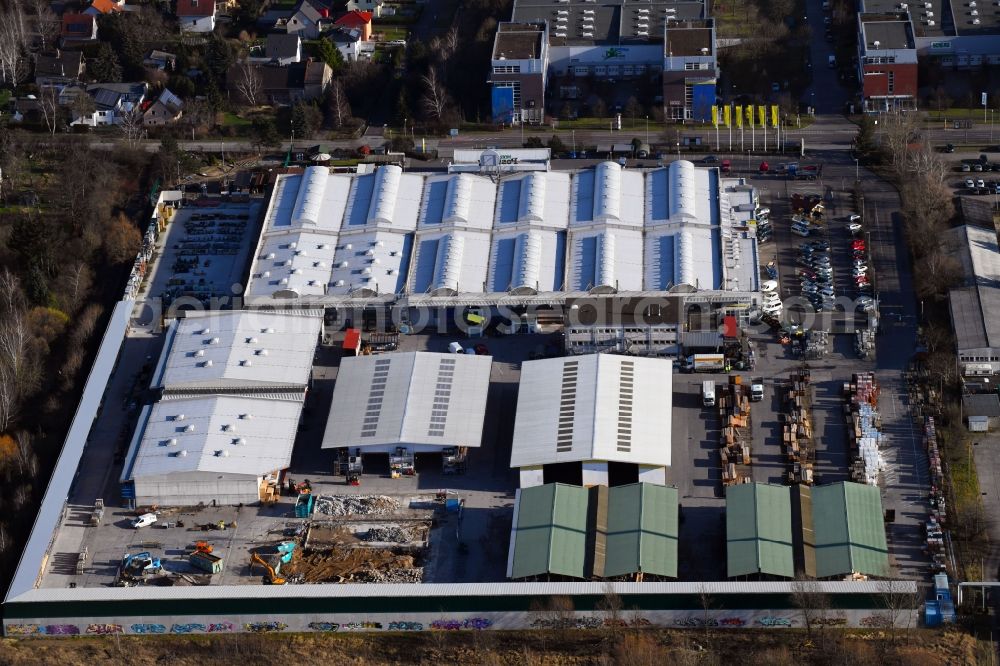 Berlin from the bird's eye view: Building of the construction market of Possling GmbH & Co.KG Mahlsdorf on Landsberger Strasse destrict Mahlsdorf in Berlin