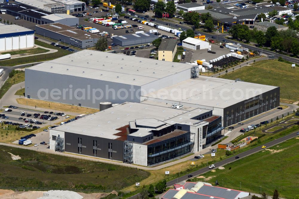 Aerial photograph Dahlwitz-Hoppegarten - Administrative building and office complex Europazentrale Clinton in the district Hoppegarten in Dahlwitz-Hoppegarten in the state Brandenburg, Germany