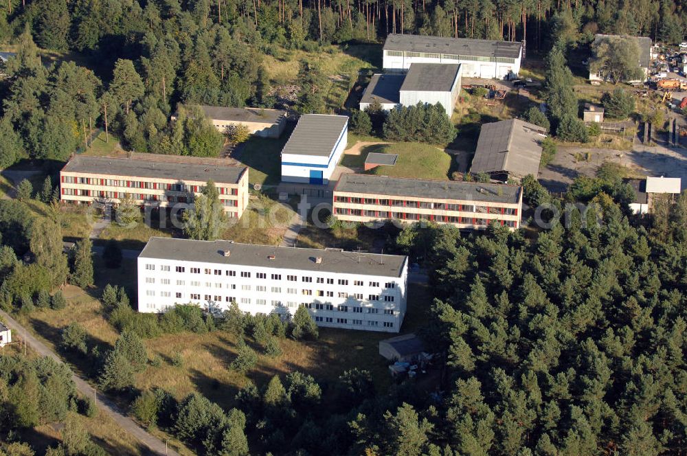 Aerial photograph Prenden - Unter den Gebäuden auf diesem Bild ist der sogenannte Honecker Bunker. Der Bunker hätte knapp 350 Personen, darunter die Mitglieder des Nationalen Verteidigungsrates (NVR), sowie die Mitglieder des Zentralkomitees der SED (ZK) und dem Generalsekretär Erich Honecker Zuflucht gegeben. Nach der Wende wurden die Zu- und Abluft wegen des einsetzenden Bunkertourismus von der örtlichen Forstbehörde mit Abraum zugeschüttet. Die Anlage kann daher nicht mehr besichtigt werden. Das Gelände um den Bunker und der aus Abraum bestehende „Monte Erich“ sind nicht abgezäunt und für Spaziergänger erreichbar.