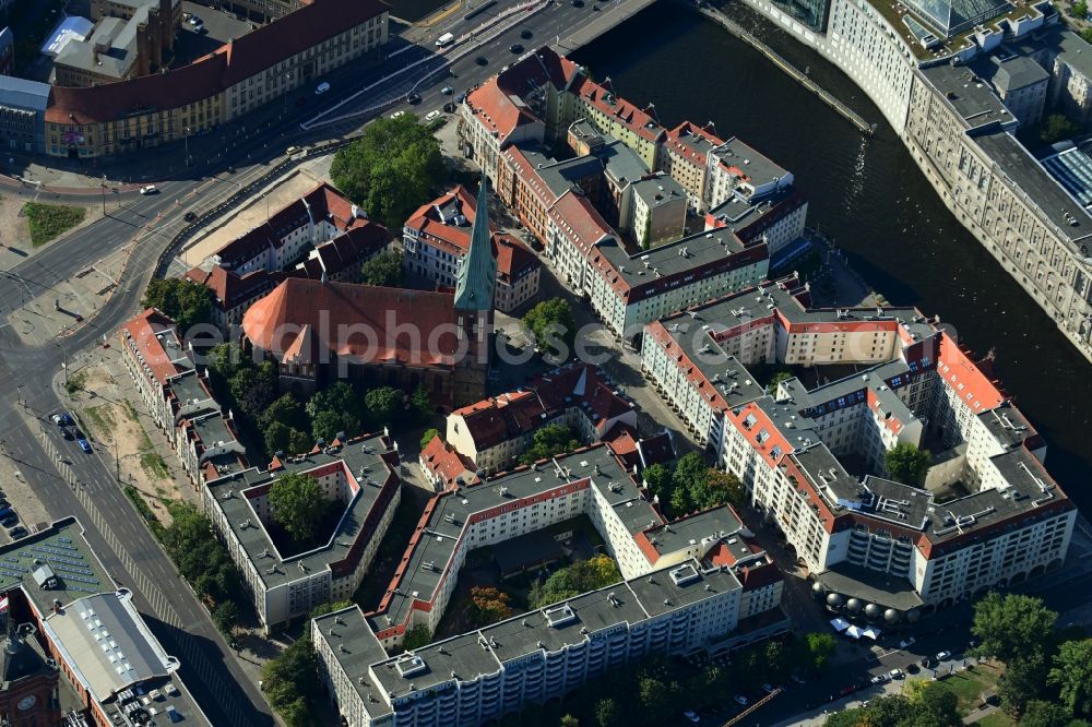 Aerial image Berlin - Building the visitor center Nikolaiviertel with palais Ephraim-Palais on Poststrasse in the district Mitte in Berlin, Germany