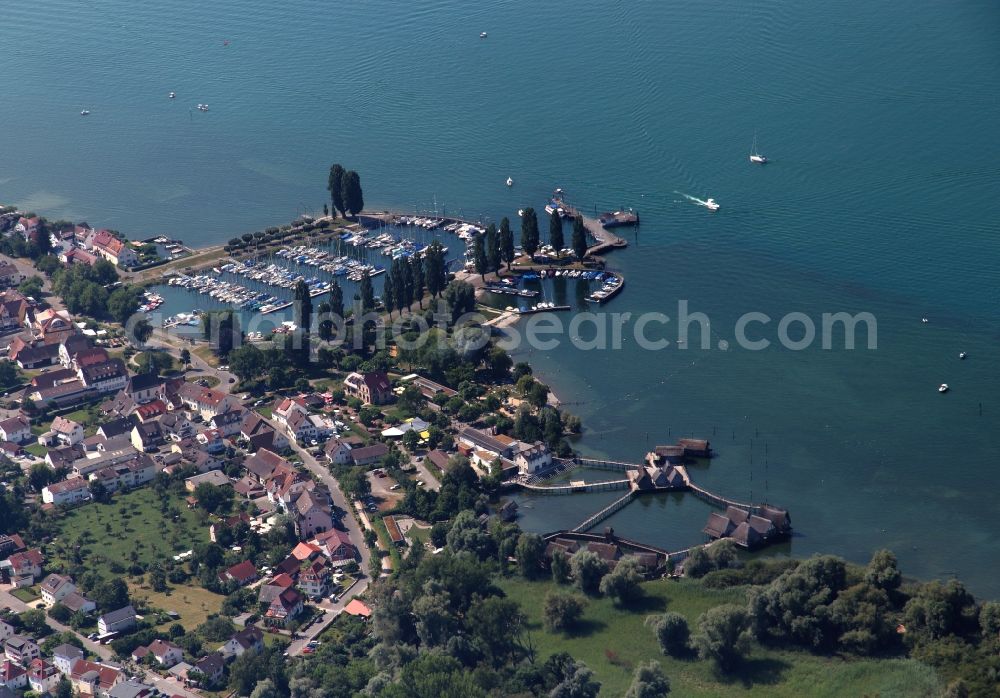 Aerial photograph Uhldingen-Mühlhofen - Building the visitor center Pfahlbauten Unteruhldingen on Strandpromenade in the district Unteruhldingen in Uhldingen-Muehlhofen in the state Baden-Wuerttemberg