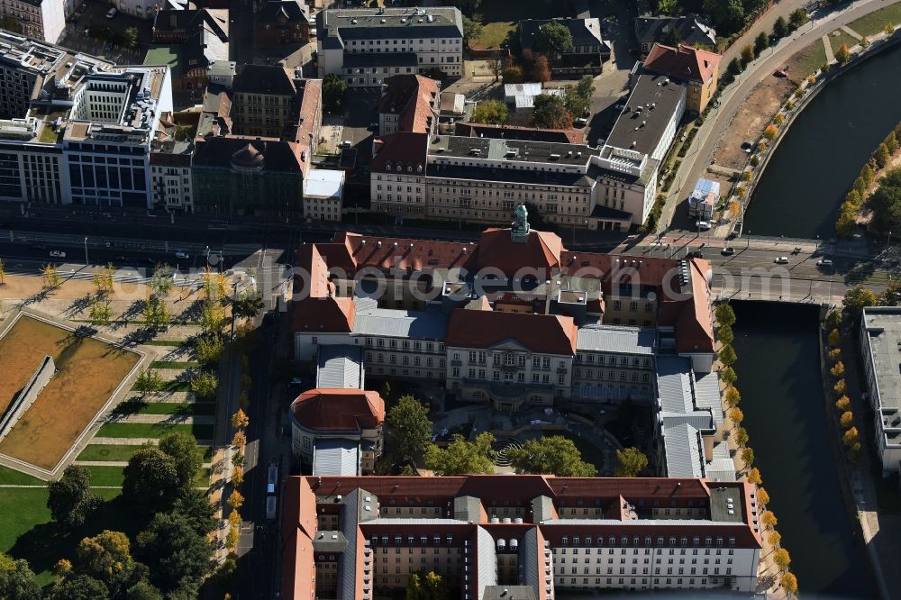 Aerial photograph Berlin - Building of the Federal Ministry of Economics and Technology on the banks of the Spree to the disability road in Berlin Mitte