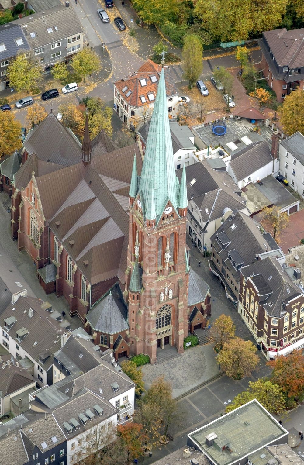 Aerial photograph Gladbeck - Building the listed church St.Lamberti Gladbeck in North Rhine-Westphalia NRW