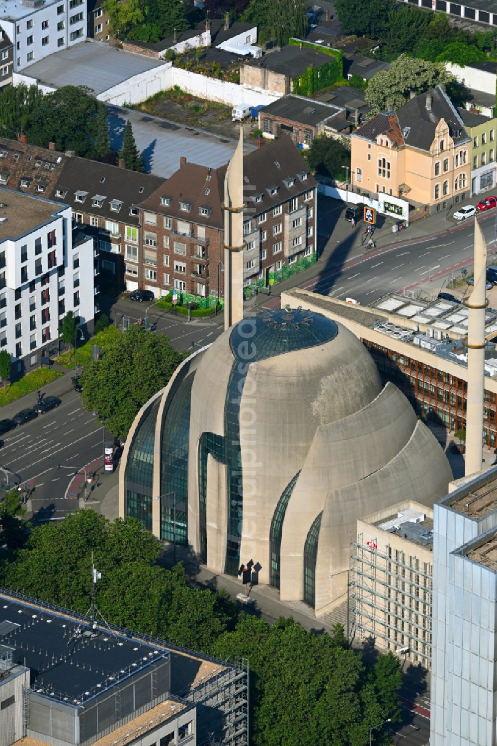 Köln from the bird's eye view: Mosque of the DITIB central mosque on Fuchsstrasse in the district Ehrenfeld in Cologne in the state North Rhine-Westphalia, Germany