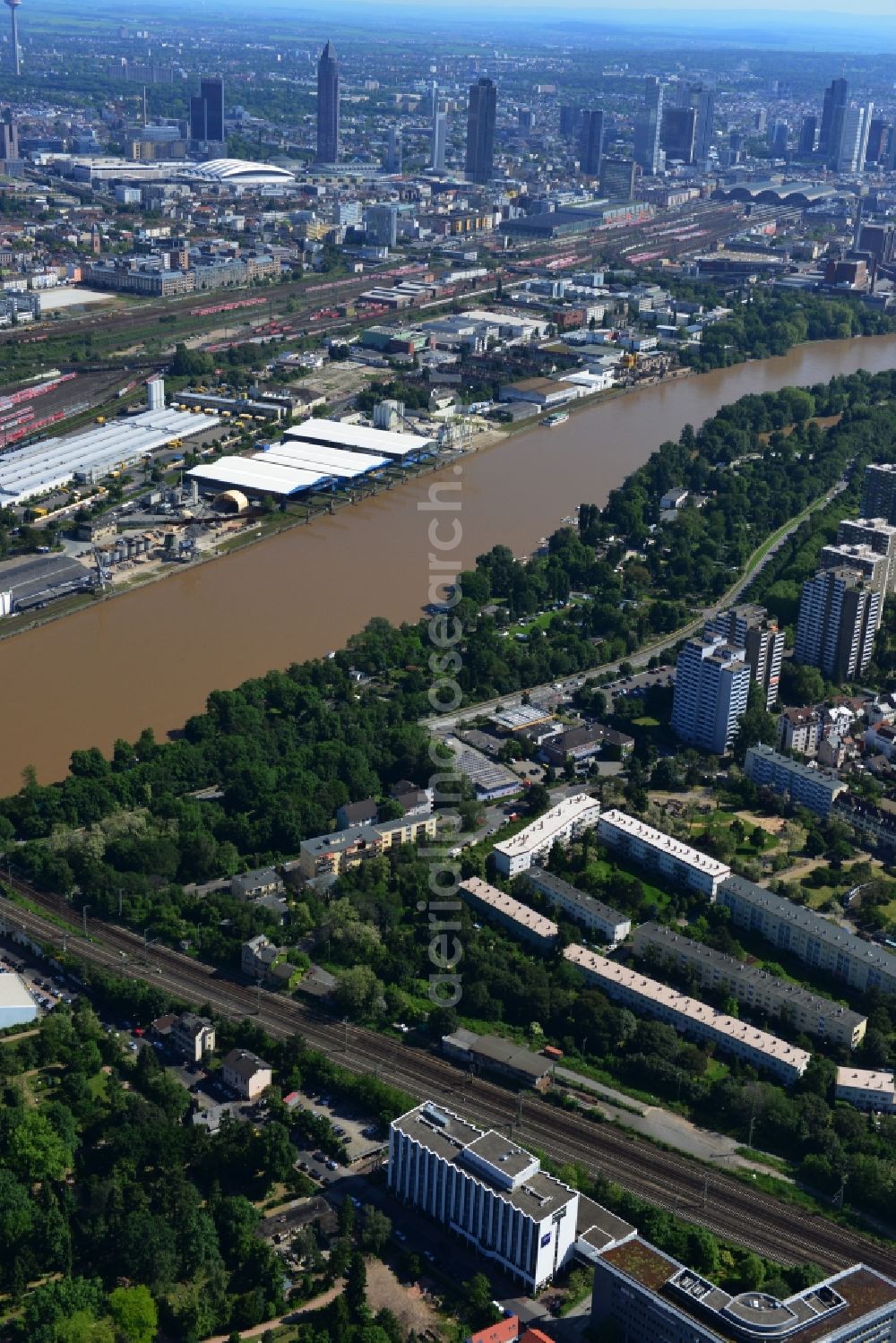 Aerial photograph Frankfurt am Main OT Niederrad - Building of the Dorint Hotel in Niederrad, a district of Frankfurt am Main in Hesse