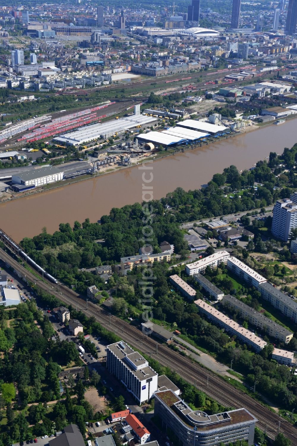 Frankfurt am Main OT Niederrad from the bird's eye view: Building of the Dorint Hotel in Niederrad, a district of Frankfurt am Main in Hesse