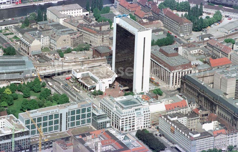 Berlin from the bird's eye view: Gebäude des ehem. IHZ am Bhf. Friedrichstraße.